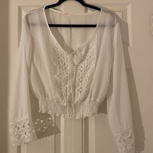 Lace trimming on end of sleeves